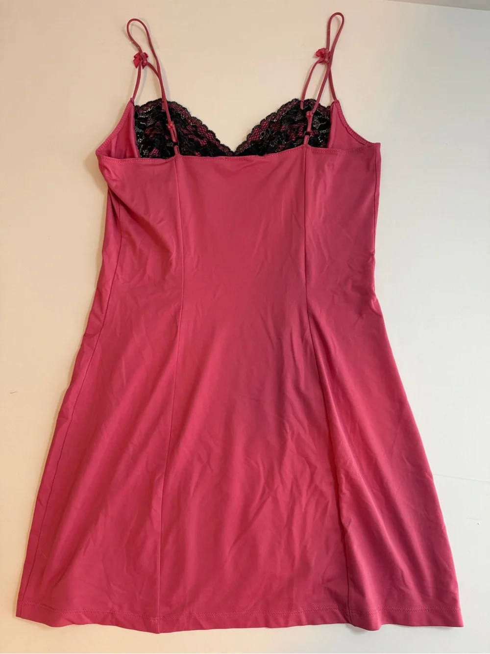 Vía Nicci Médium Y2K Pink Slip Nightgown with Black Lace